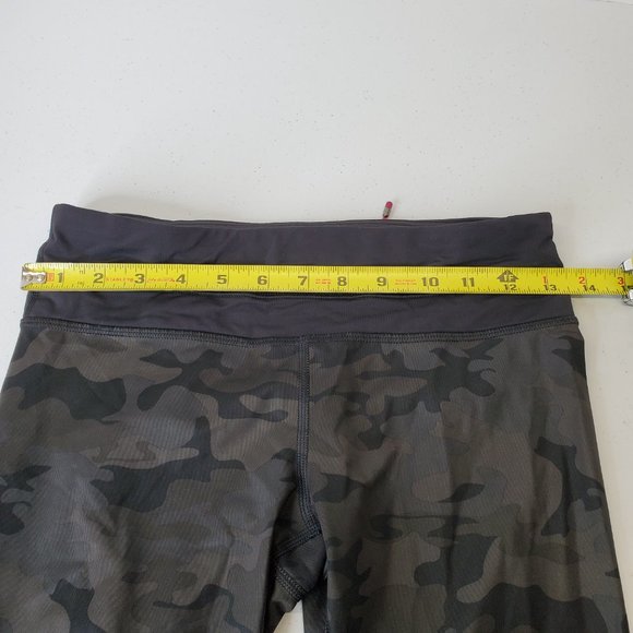 Lululemon Incognito Camo Multi Color Cropped Tight Legging Nulux SIZE 4. - Picture 13 of 15
